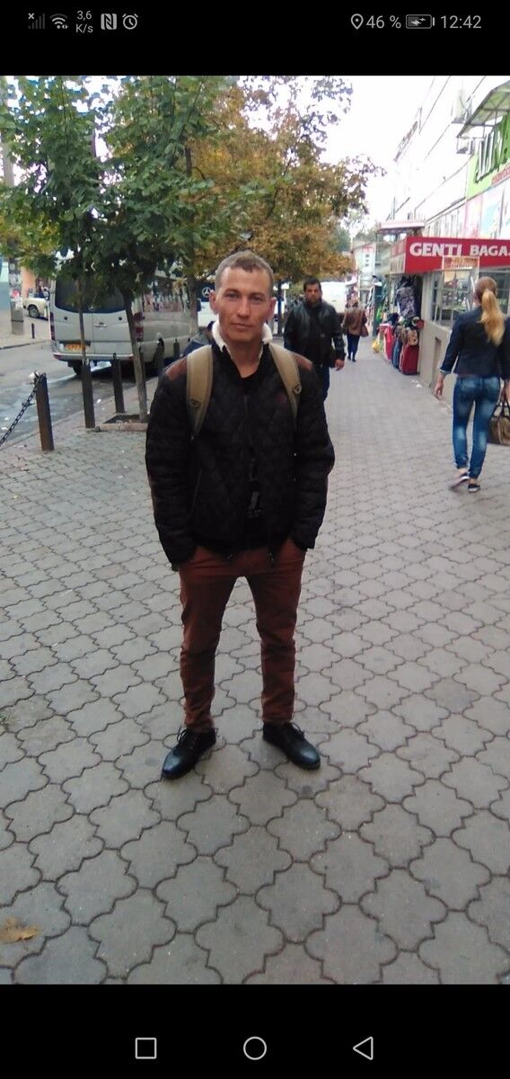  18875368  Valerii, 35 ,    