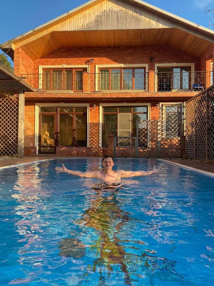  27056898  Ivan, 22 ,    