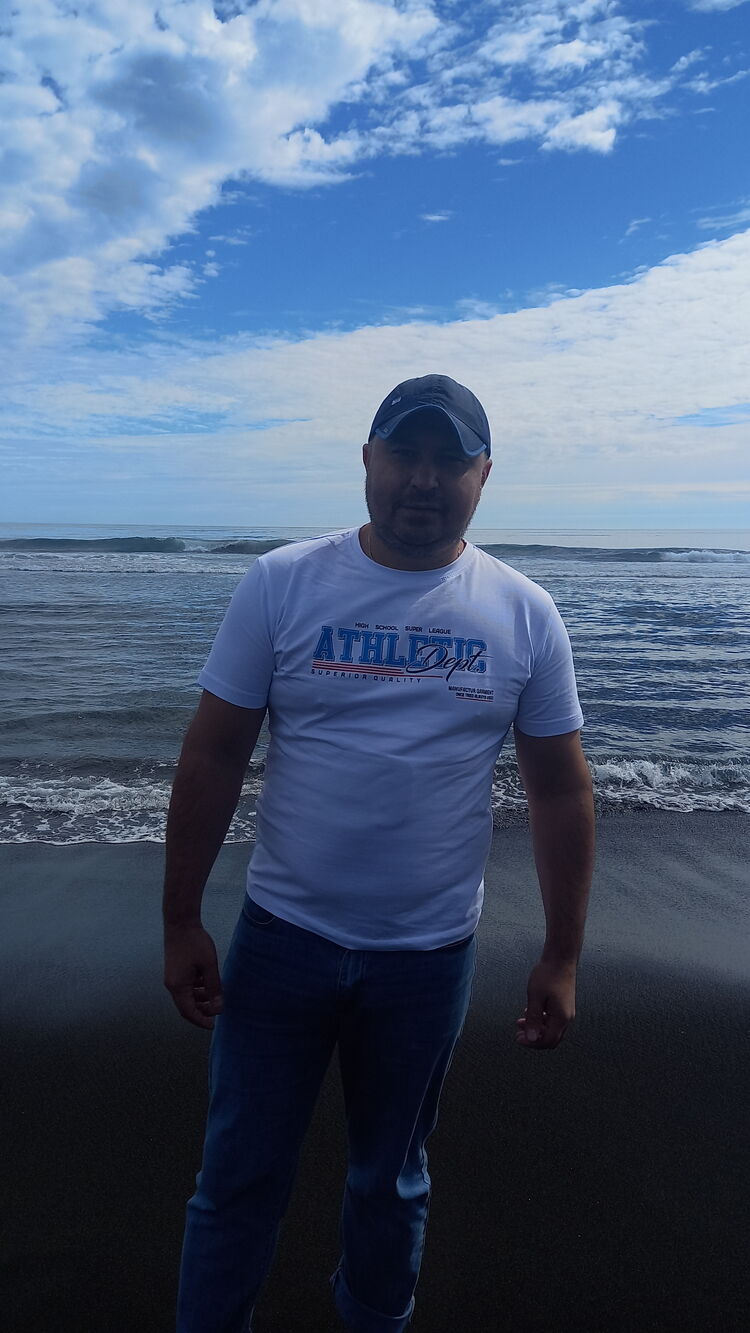  30186428  Mikhail, 43 ,    