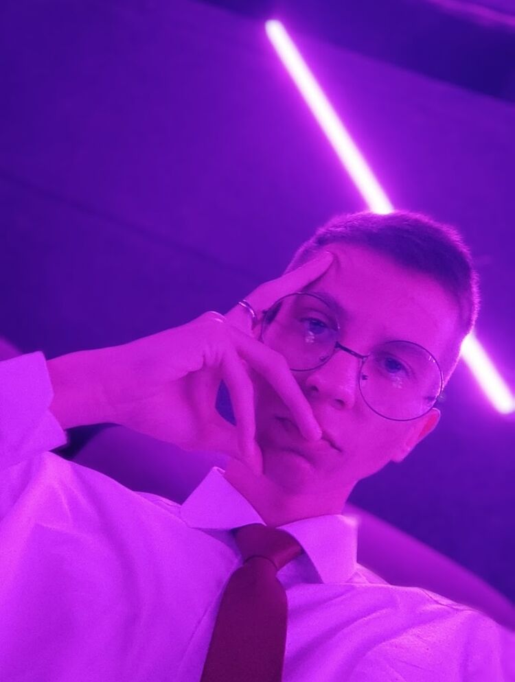  43305658  , 22 ,    