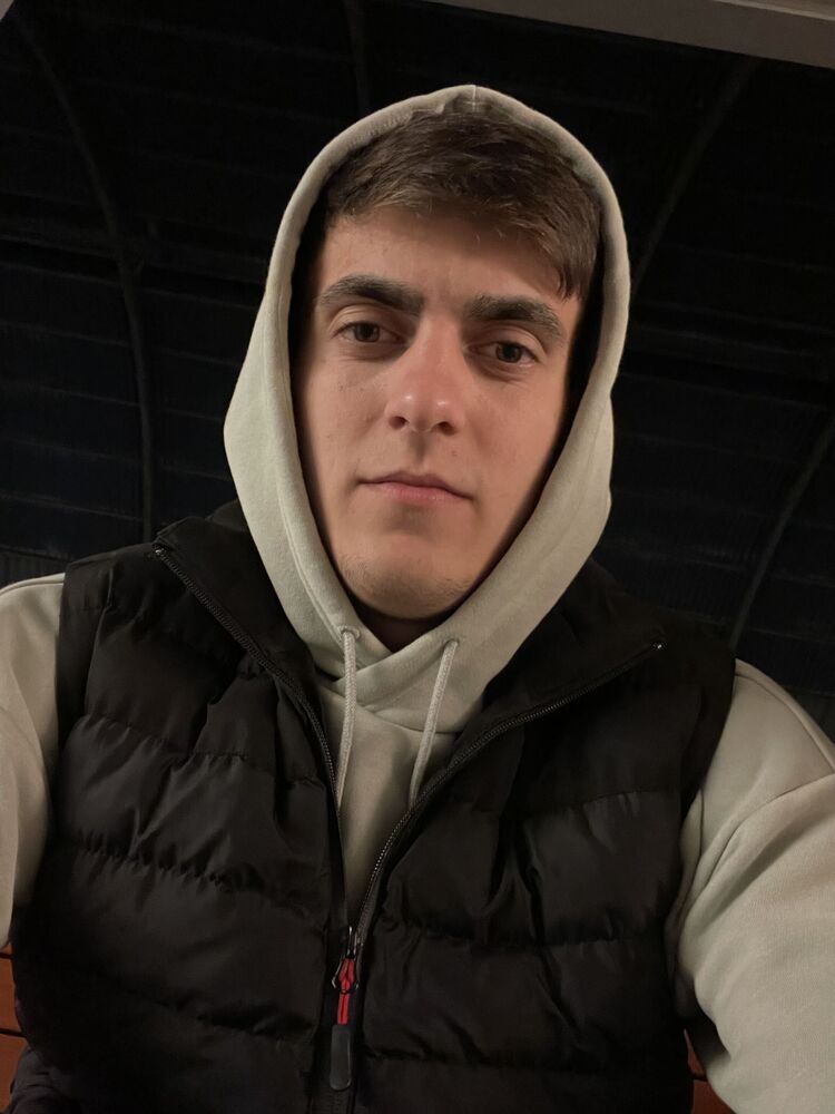  31688368  Vali, 25 ,    