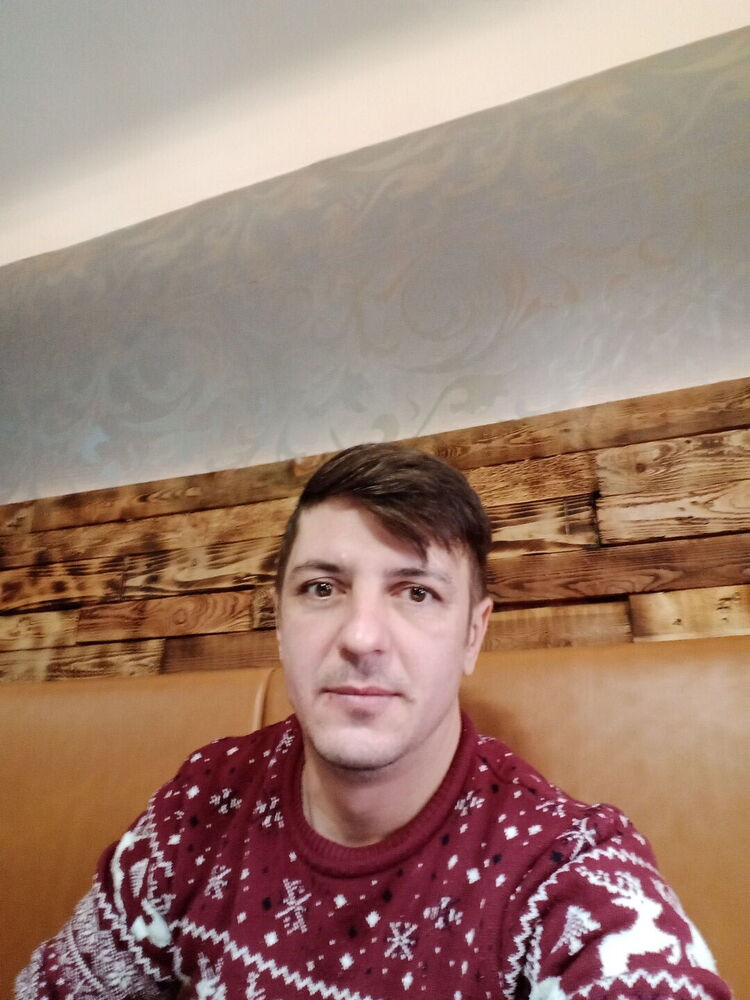  33797388  Stefan, 42 ,    