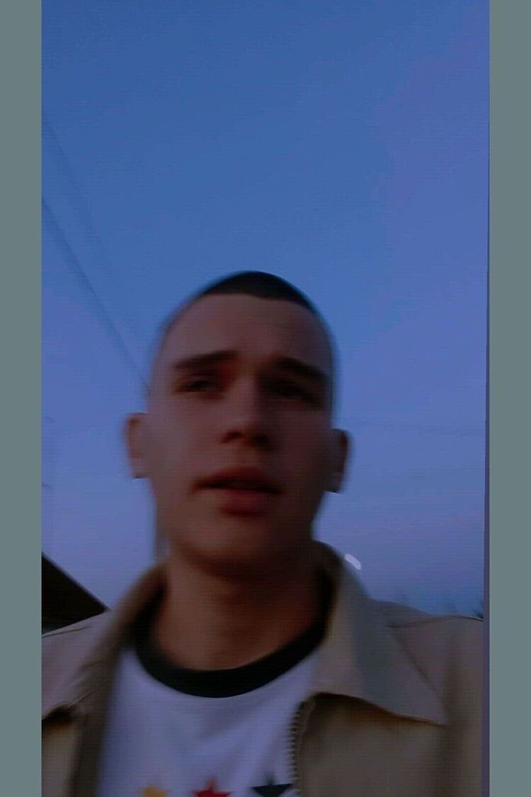  44642188  Pavel, 19 ,    