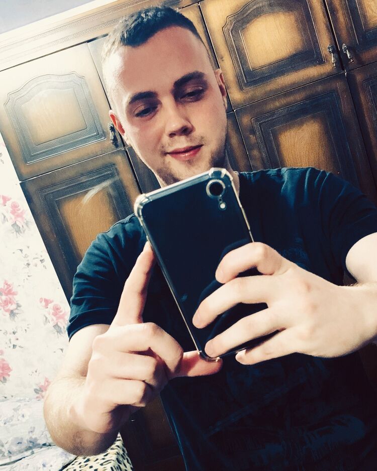  48224708  Daniil, 31 ,    