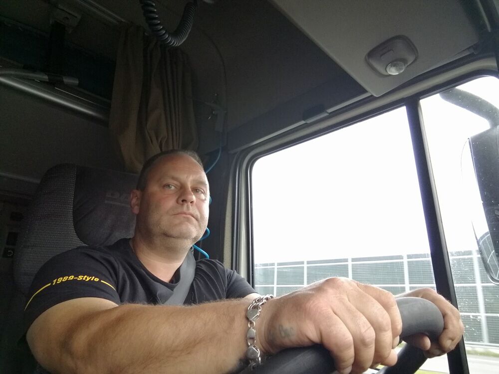  20289778  Aleksej, 49 ,    