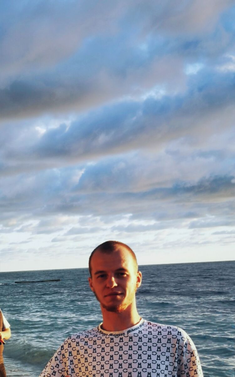  48157288  Ivan, 21 ,    