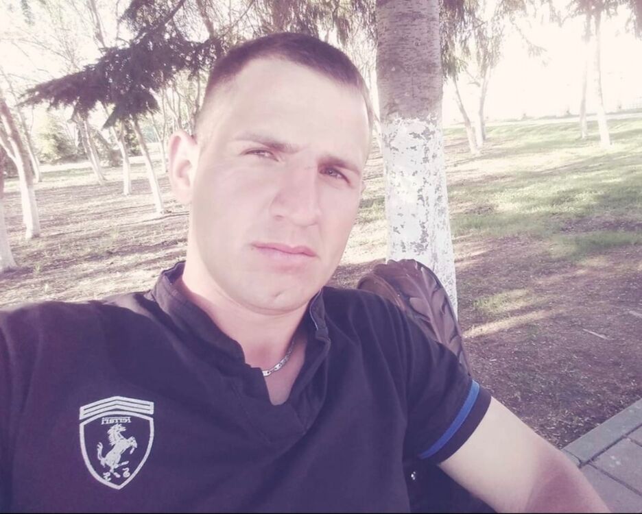  44046688  Stefan, 31 ,    