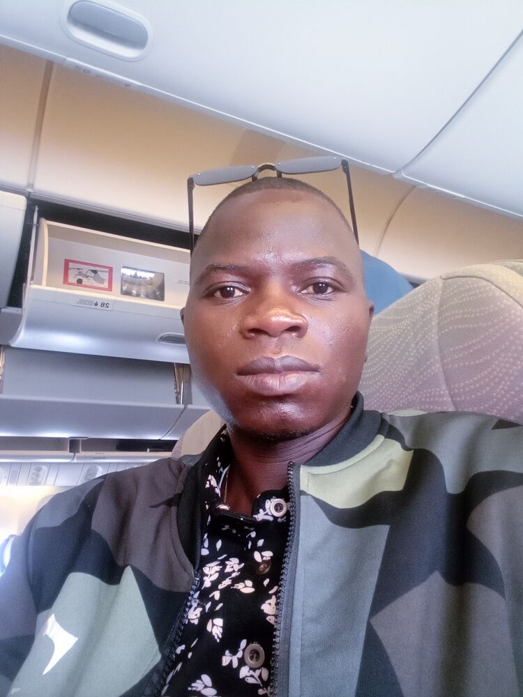 42210498  Adrien juni, 40 ,    