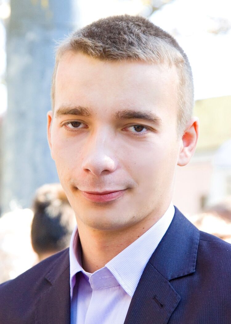  8350788  Vasya, 32 ,    