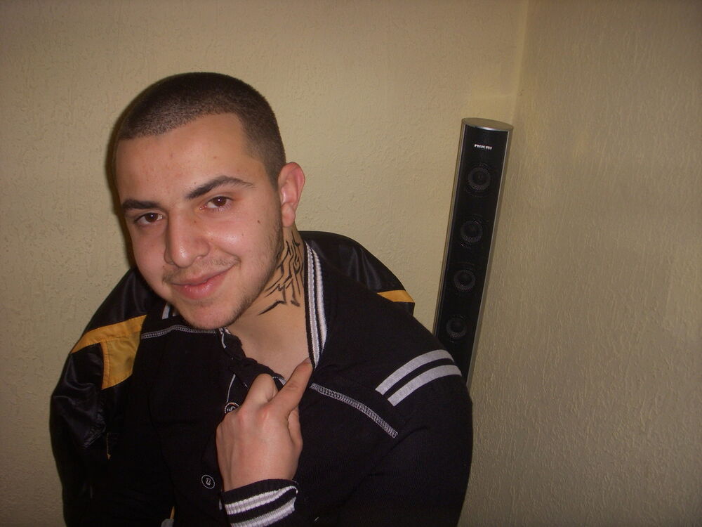  ,   Armen, 31 ,   