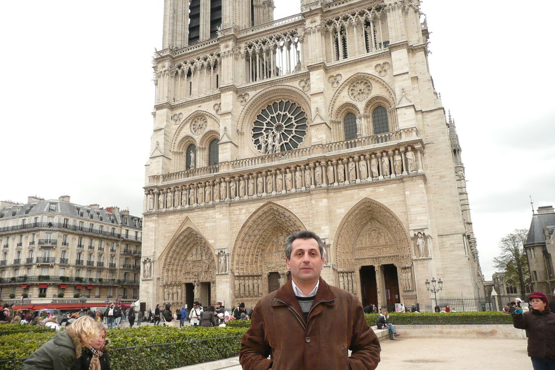  13838048  Artur, 54 ,    