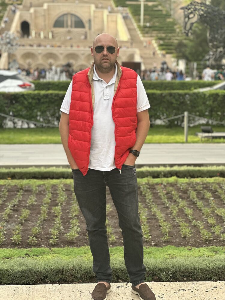  38892198  Vladislav, 44 ,    