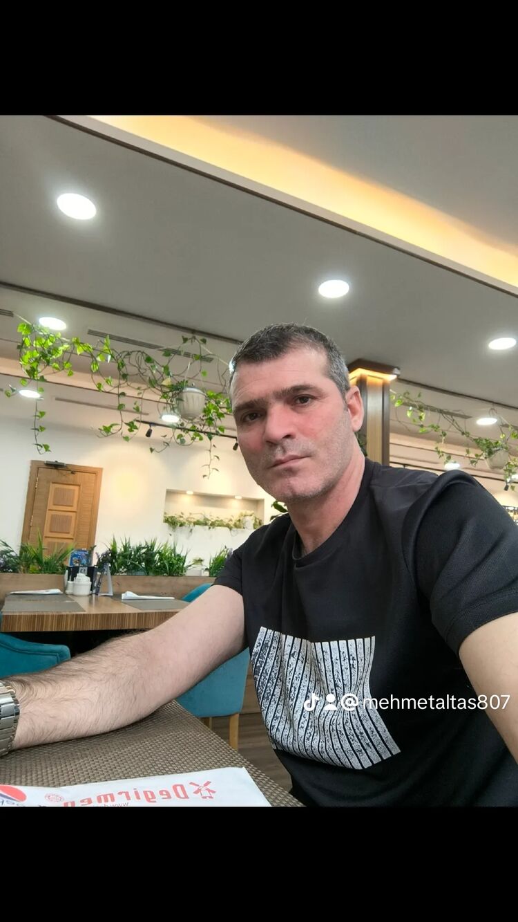  43754748  Mehmet, 46 ,    