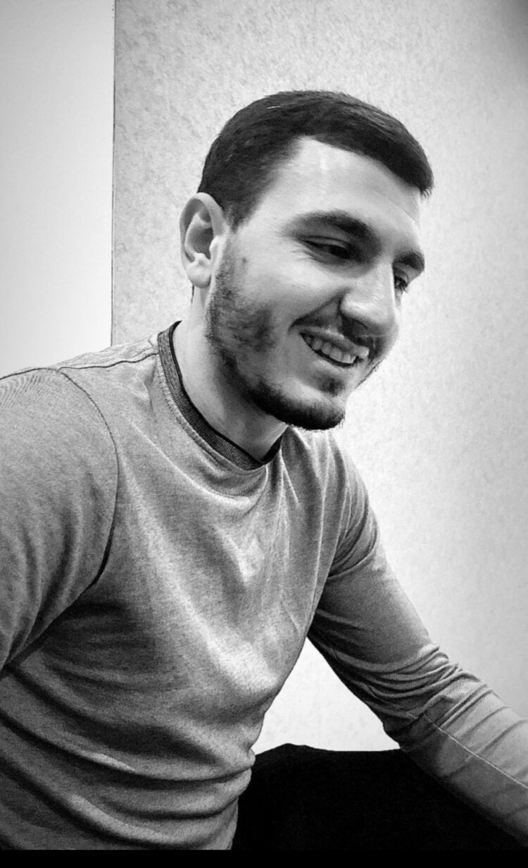  48941628  Vasil, 25 ,    