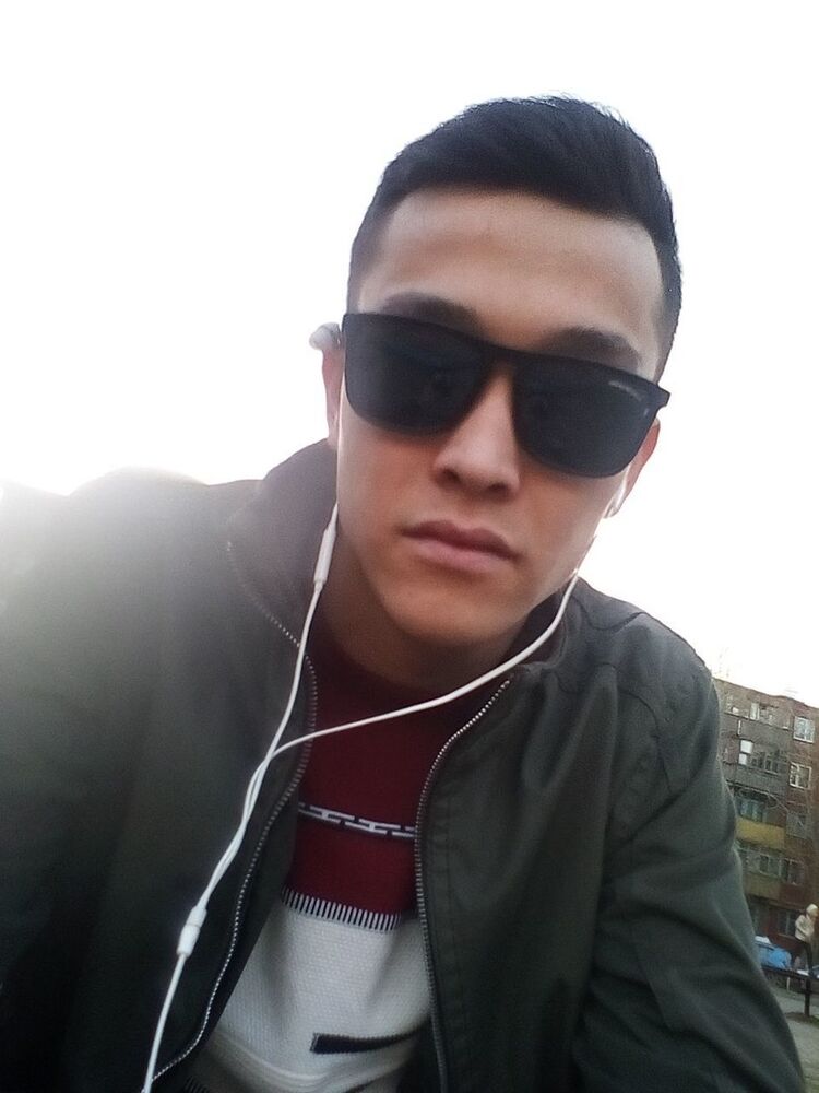  18848738  Adiko, 28 ,    