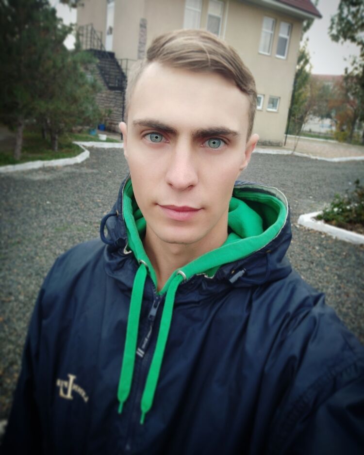  27516348  Denis, 25 ,    