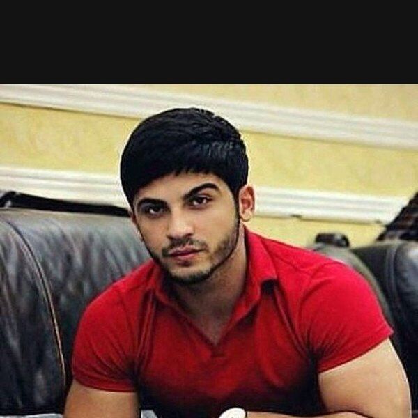  35785388  Robert, 40 ,    -