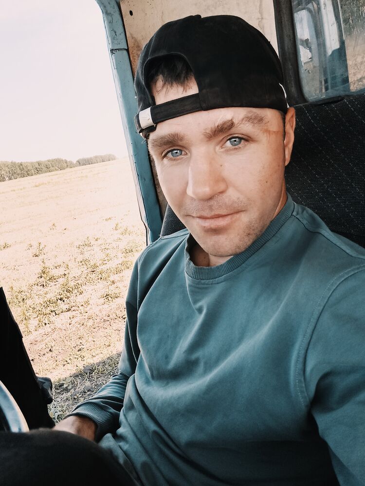  53582108  Roman, 31 ,    