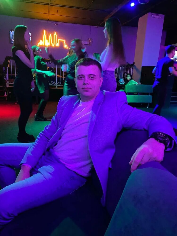  29895468  Konstantin, 28 ,    