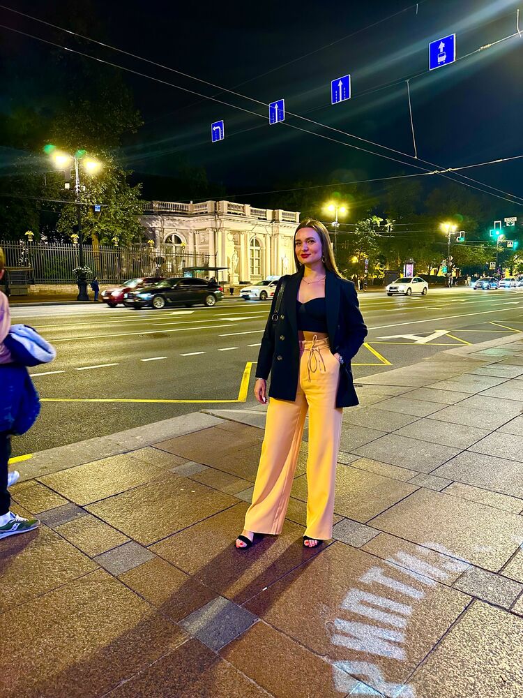  38672048  Anna, 39 ,    