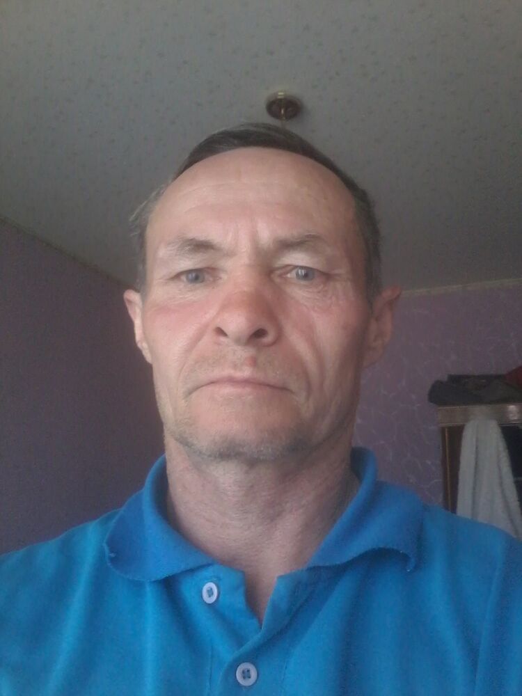  ,   Maksim, 52 ,   