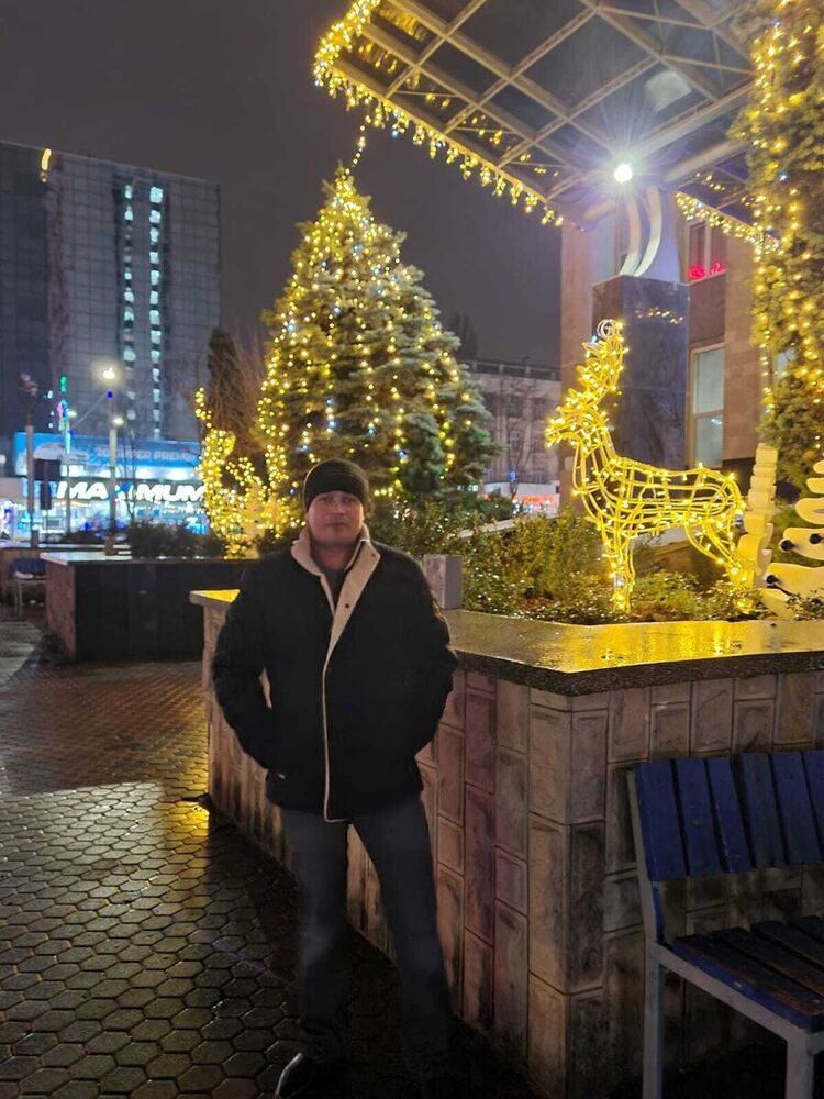  21937298  Ivan, 40 ,    