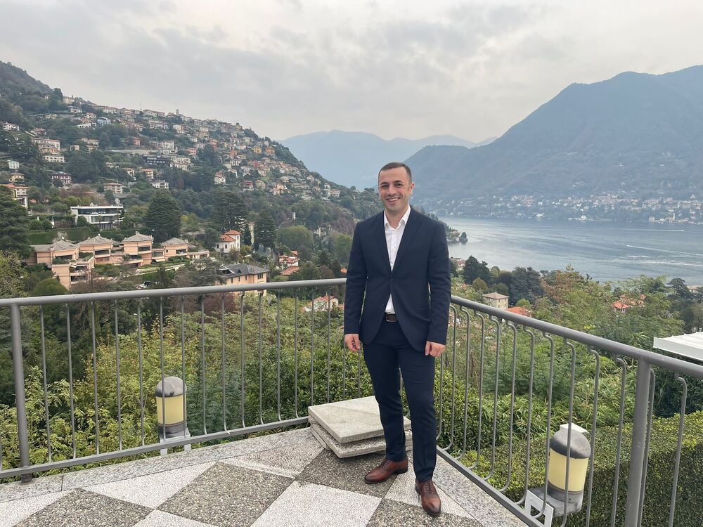  54664118  Alexander, 37 ,    