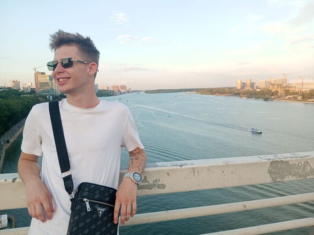  52870688  Pavel, 19 ,    --