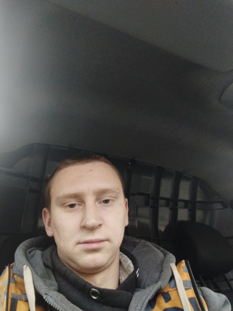  38779438  Anton, 26 ,    
