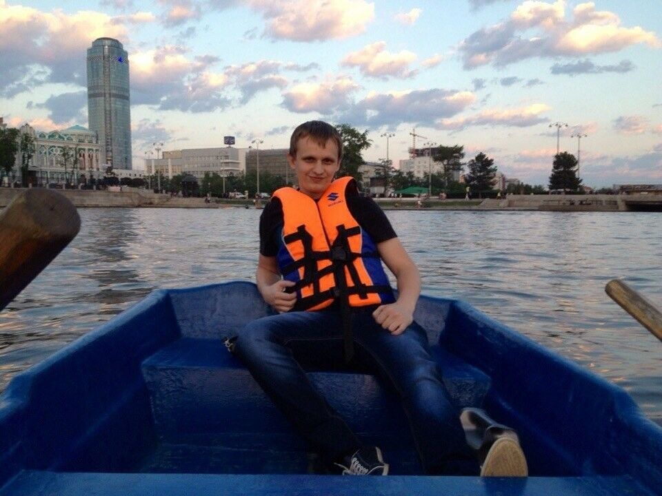  12507608  Konstantin, 37 ,    