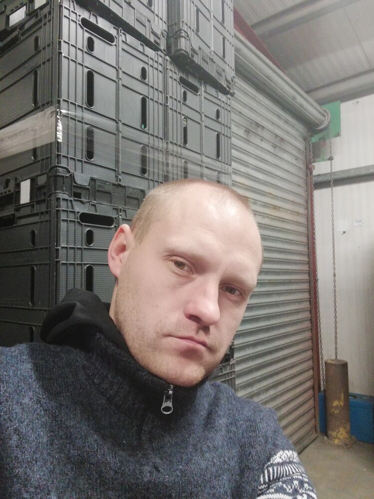  18139728  DMITRIJS, 37 ,    