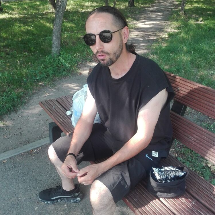 ,   Anton, 38 ,   ,   