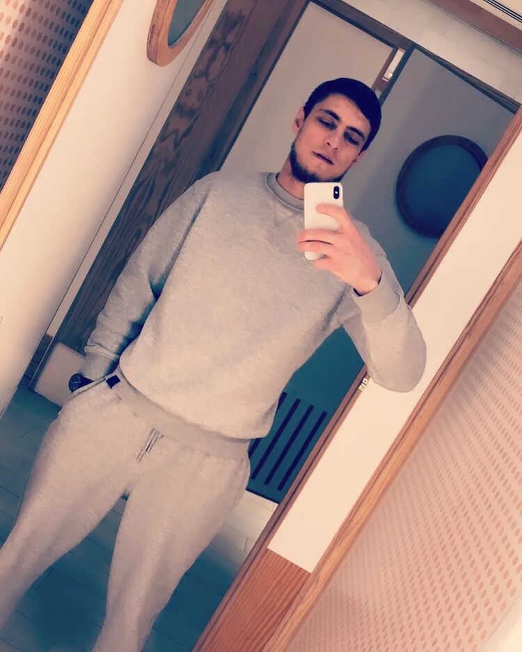  52922678  , 35 ,    