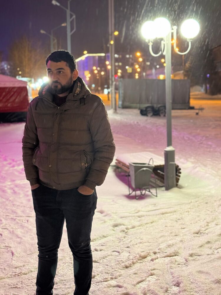  53644268  Miro, 38 ,    