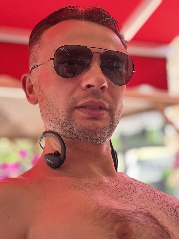  ,   Alex, 43 ,   ,   