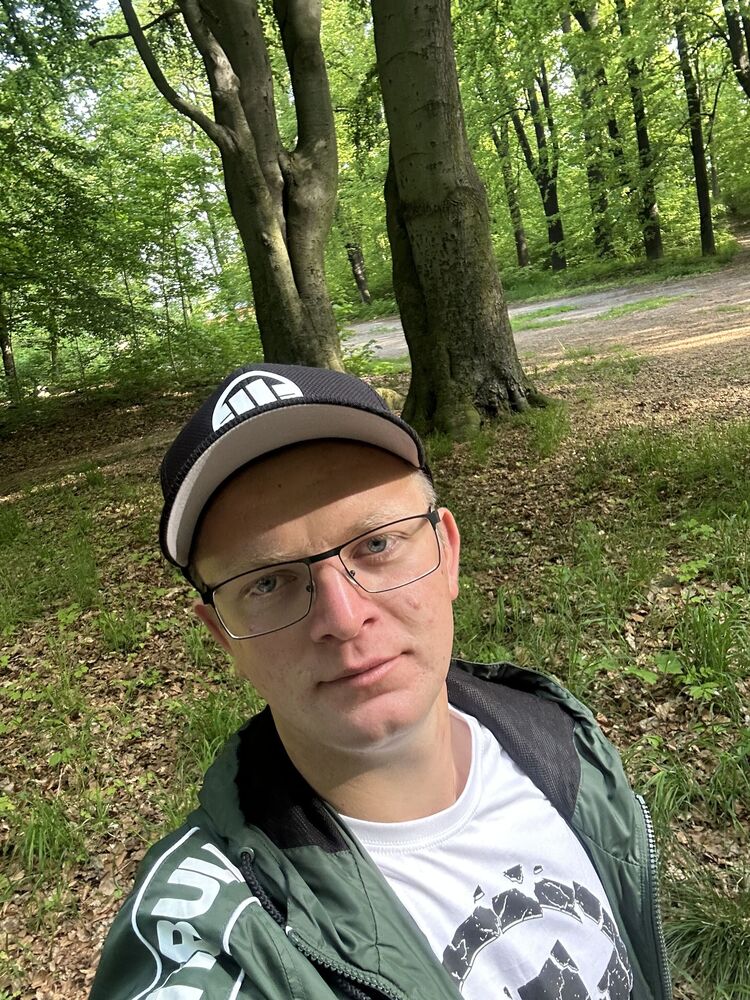  51524038  Rostik, 21 ,    