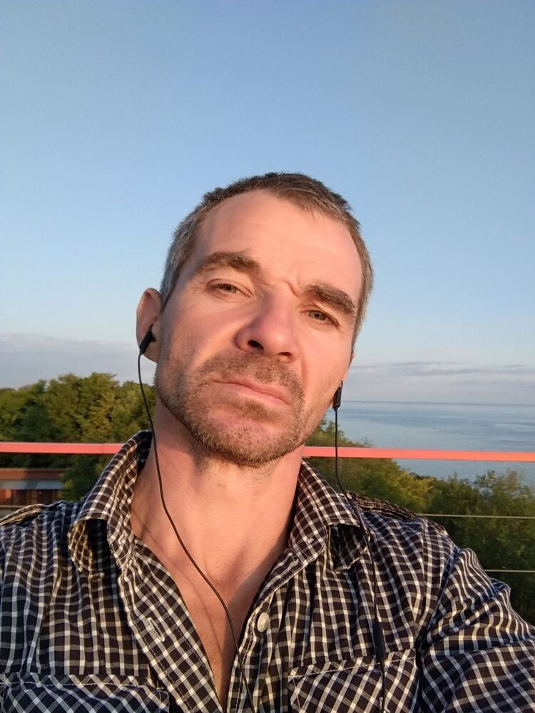  ,   Robert, 48 ,   