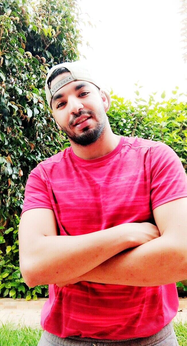  20835898  Karim, 26 ,    