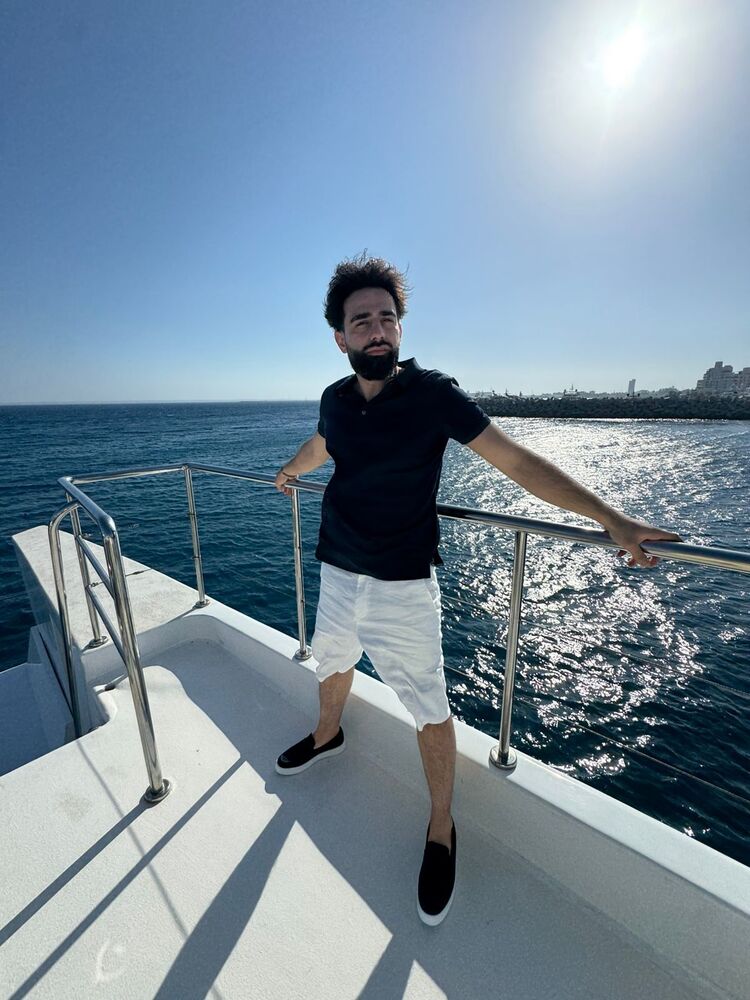  ,   Gevorg, 25 ,   ,   