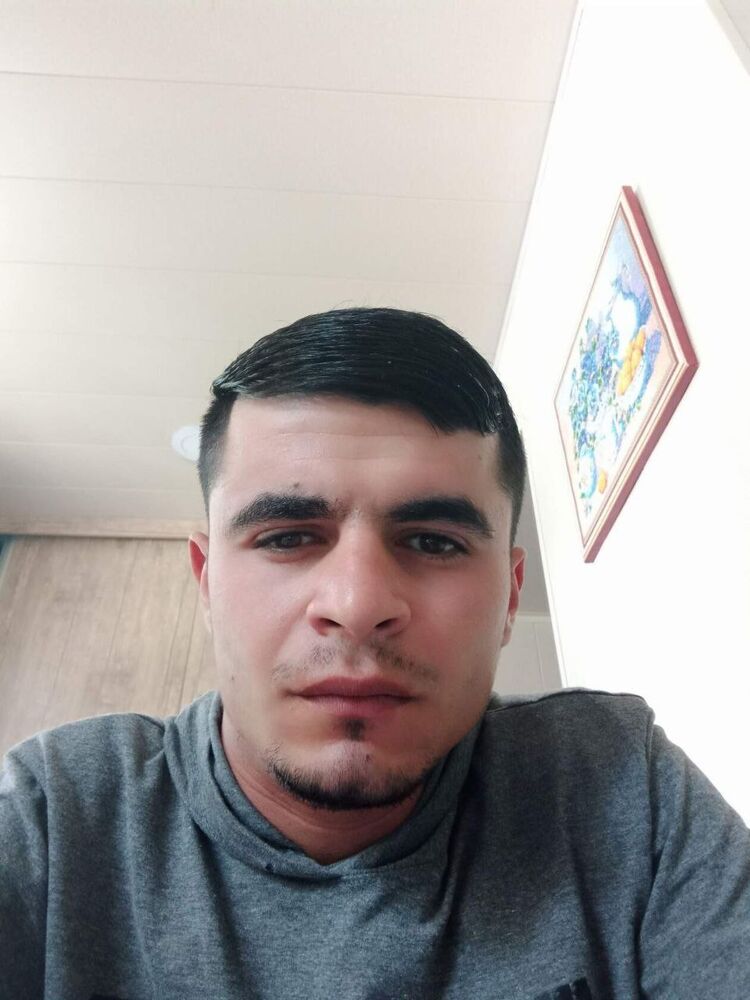  23572218  Tevik, 29 ,    