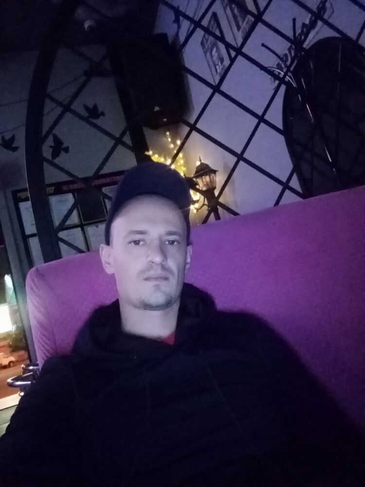  28537448  Viktor, 33 ,    