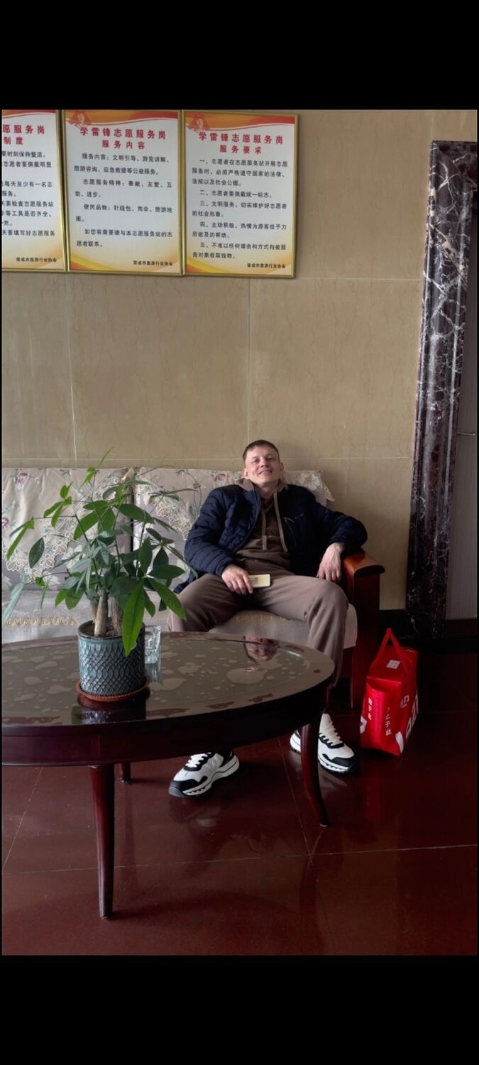  47982948  Mikhail, 35 ,    