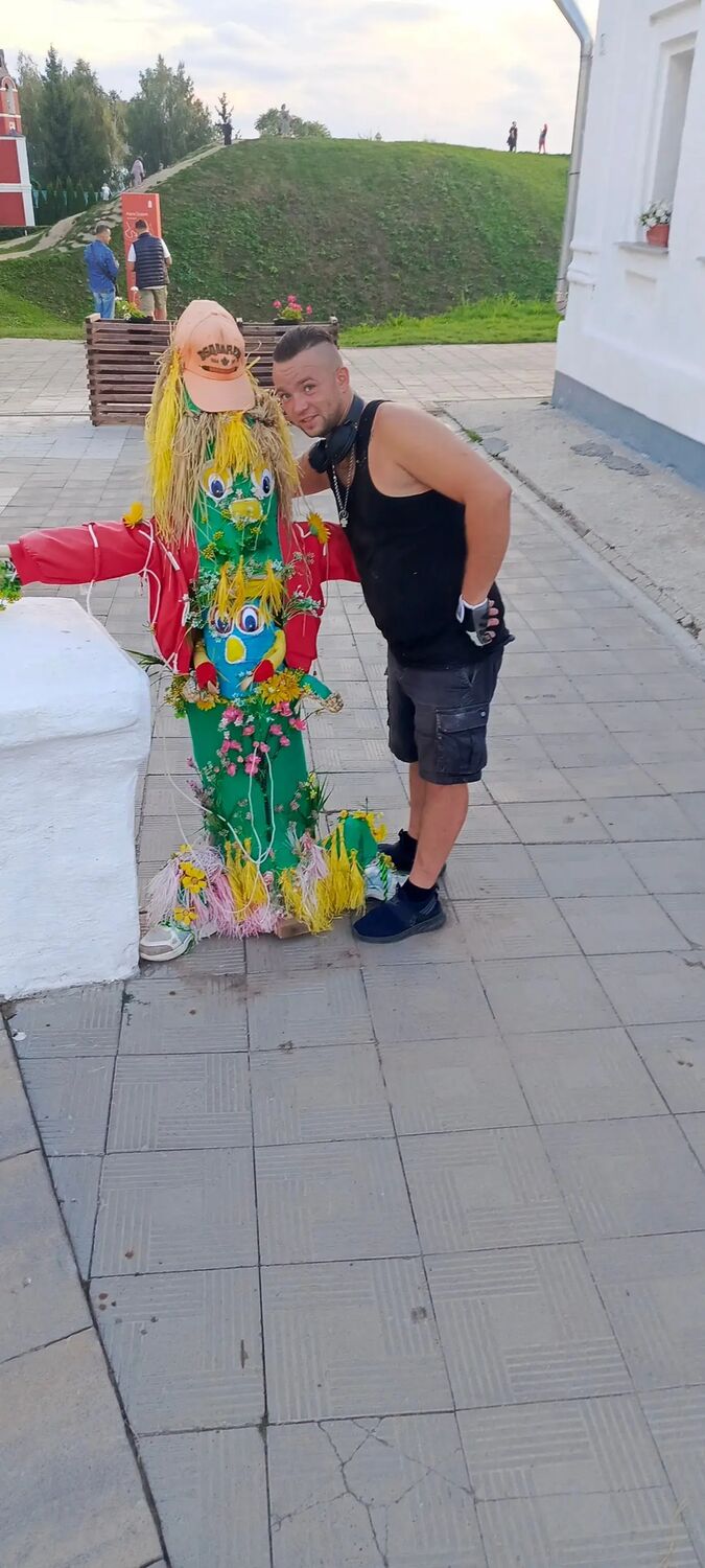  49669778  , 31 ,    