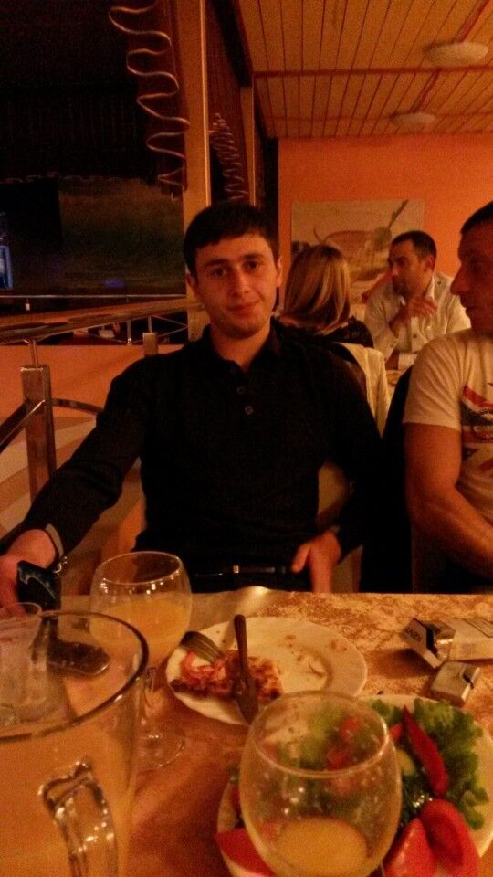  4245298  Artur, 35 ,    