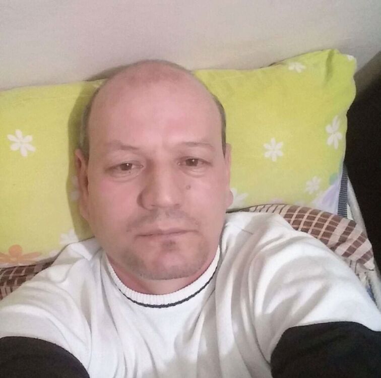  23989808  Arslan, 49 ,    