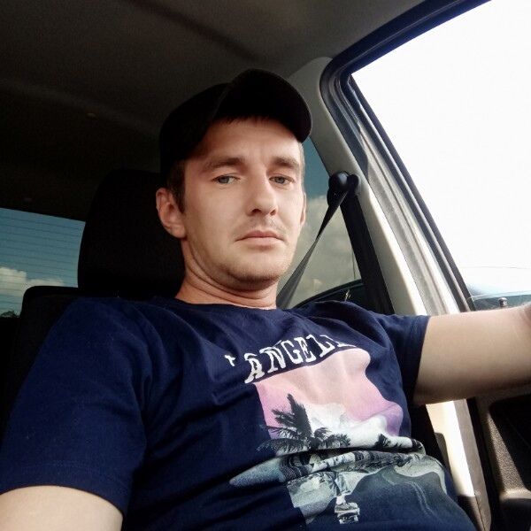  ,   Viktor, 37 ,   ,   