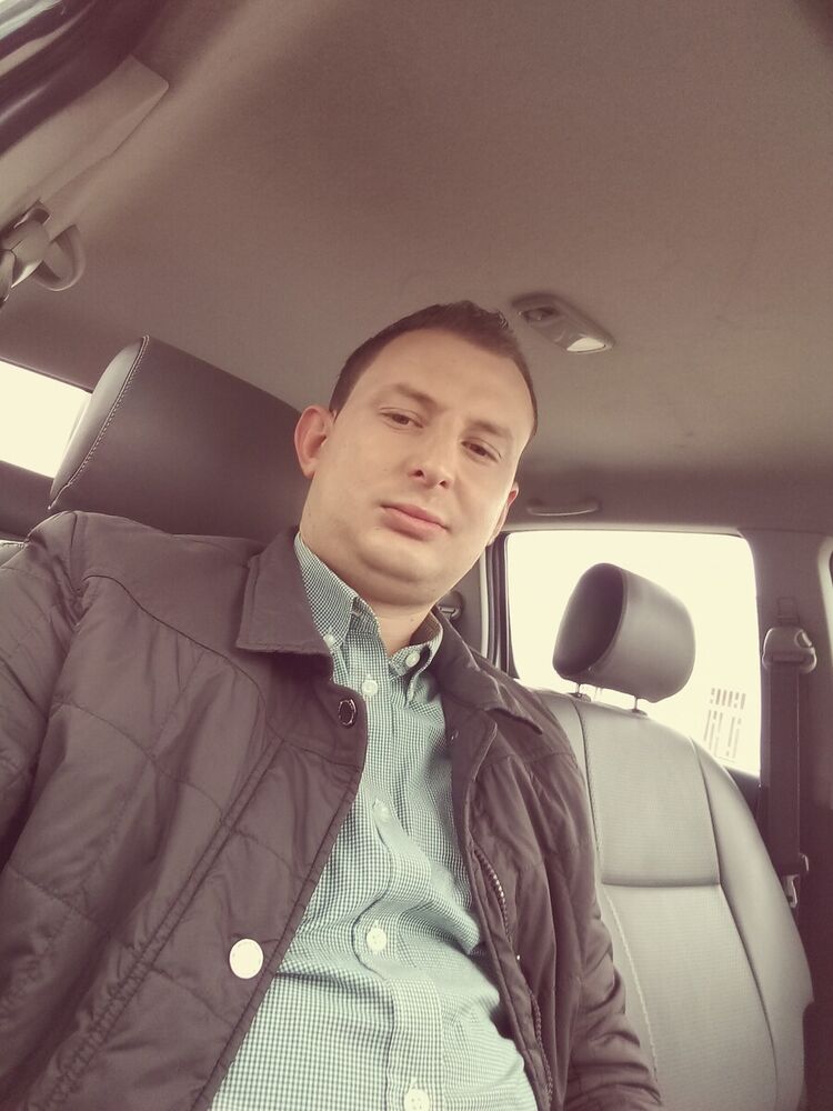  22109828  Alex, 32 ,    