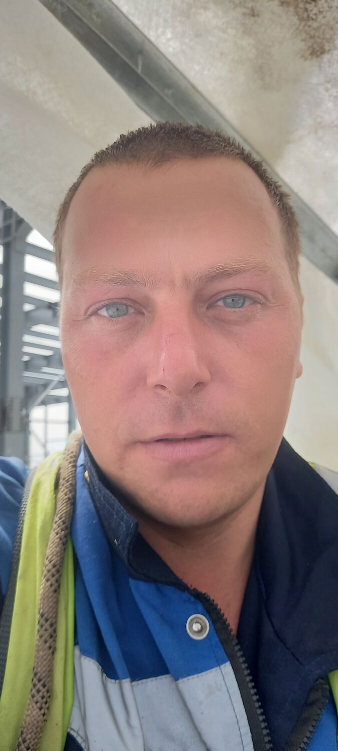 ,   Igor, 37 ,   
