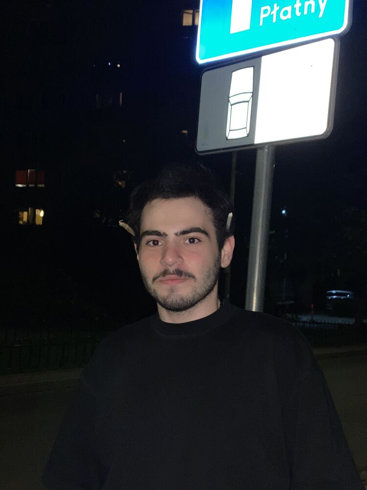  42440078  , 19 ,    