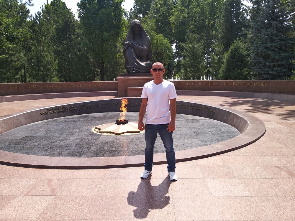  29032538  Denis, 35 ,    